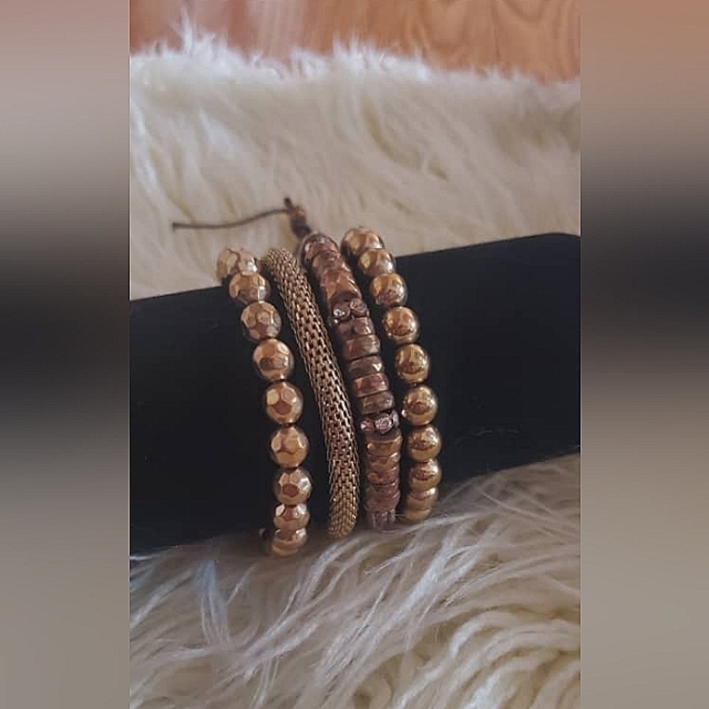 Gold Tone Facet Fashion Bead Mesh Bracelet Set of 4. 🌴
